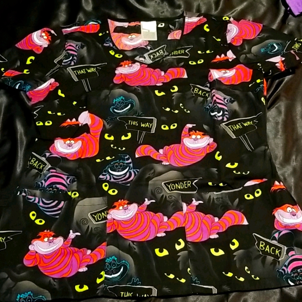 Disney  top scrub